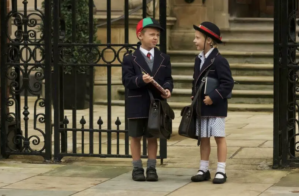 In england children go to school. Школьная форма в Великобритании в 1950е. Школьная форма в Великобритании. Форма британских школьников. Школьная форма англичан.